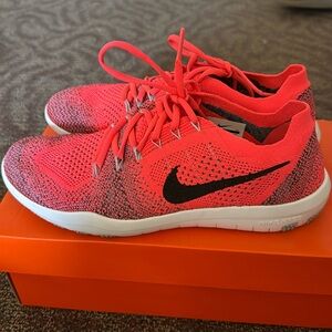 Nike women's Free Focus Flyknit 2